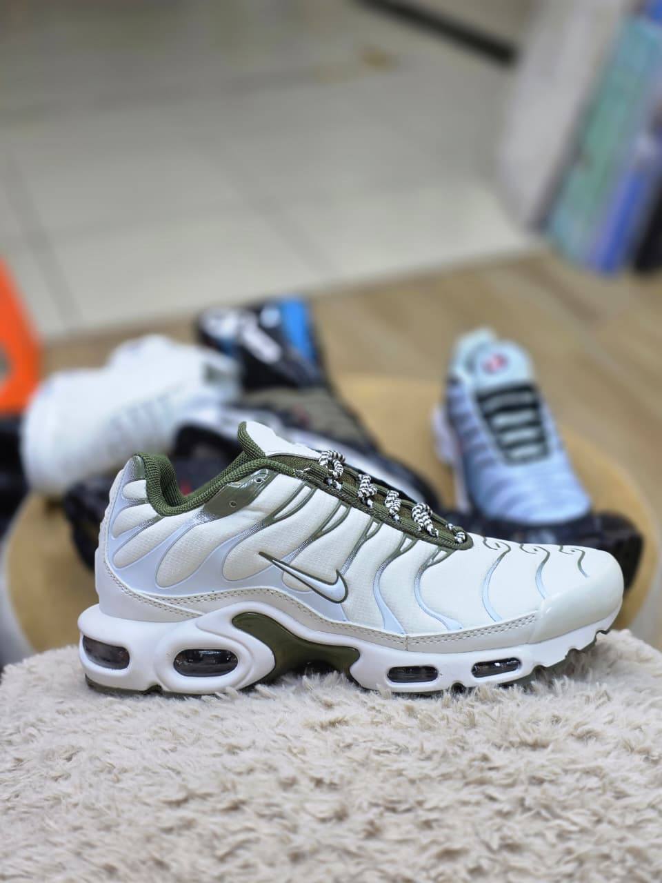 Nike

105 dhs🇦🇪🇦🇪🇦🇪

40 to 45

Zain26
♥️♥️♥️