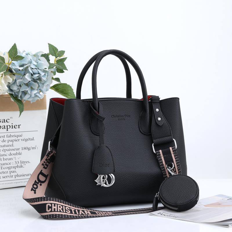DIOR 
GOOD QUALITY 
120 dhs✅

Zain295
♥️♥️♥️