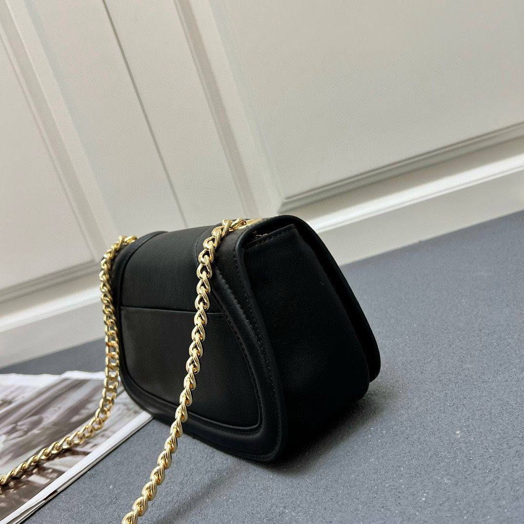 GUCCI 
NEW CAME GOOD QUALITY 
WITH BOX 
🎁🎁🎁

100 dhs🪙💕

Zain39
♥️♥️♥️