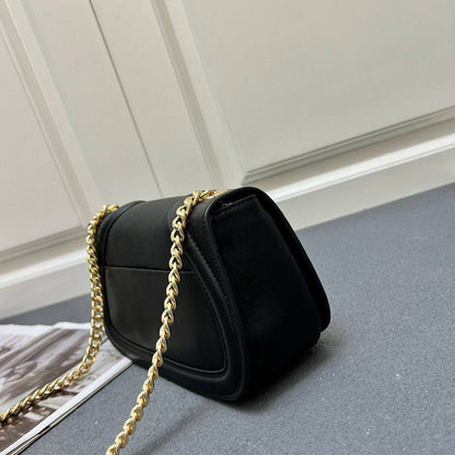 GUCCI 
NEW CAME GOOD QUALITY 
WITH BOX 
🎁🎁🎁

100 dhs🪙💕

Zain39
♥️♥️♥️