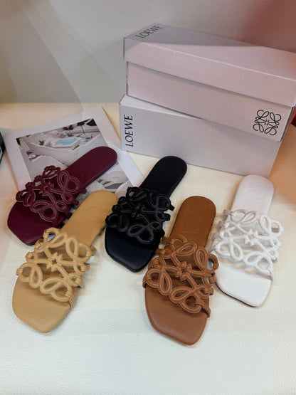 Slippers
Size 36-41
70 dhs✅

Zain236
♥️♥️♥️