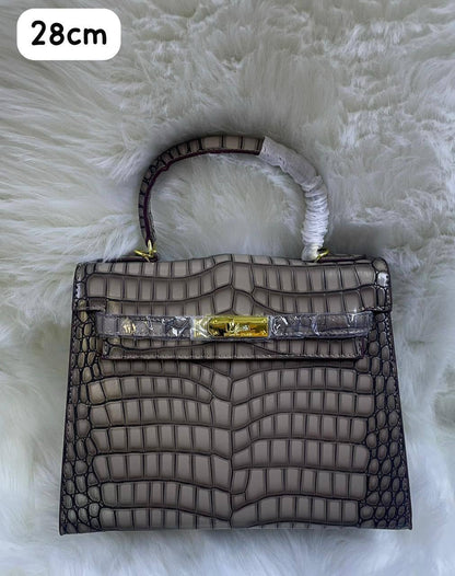 Hermes
105 dhs✅ 

with box
🎁🎁🎁

Zain72
♥️♥️♥️