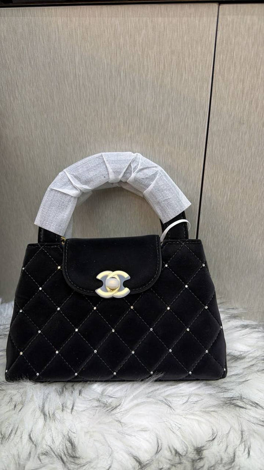 Chanel new bag
Size 20cm
230 dhs🪙🌨️
With box
🎁🎁🎁

Zain189
♥️♥️♥️
