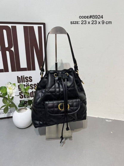 CHRISTIAN DIOR
BUCKET BAG
ᴡɪᴛʜ ʟᴏɴɢ ʙᴇʟᴛ sᴛʀᴀᴘ
sɪᴢᴇ : 23 cm

70 dhs🪙💕

Zain31
♥️♥️♥️