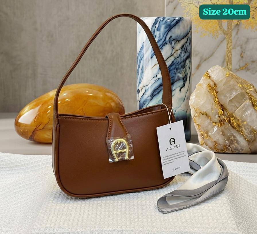 Aigner
Good quality 
with box 
🎁🎁🎁

90 dhs✅

Zain186
♥️♥️♥️