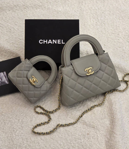 Chanel

 20Cm 
230 dhs🌺

 12Cm
170 dhs🌺

     WITH BOX
🎁🎁🎁

Zain131
♥️♥️♥️