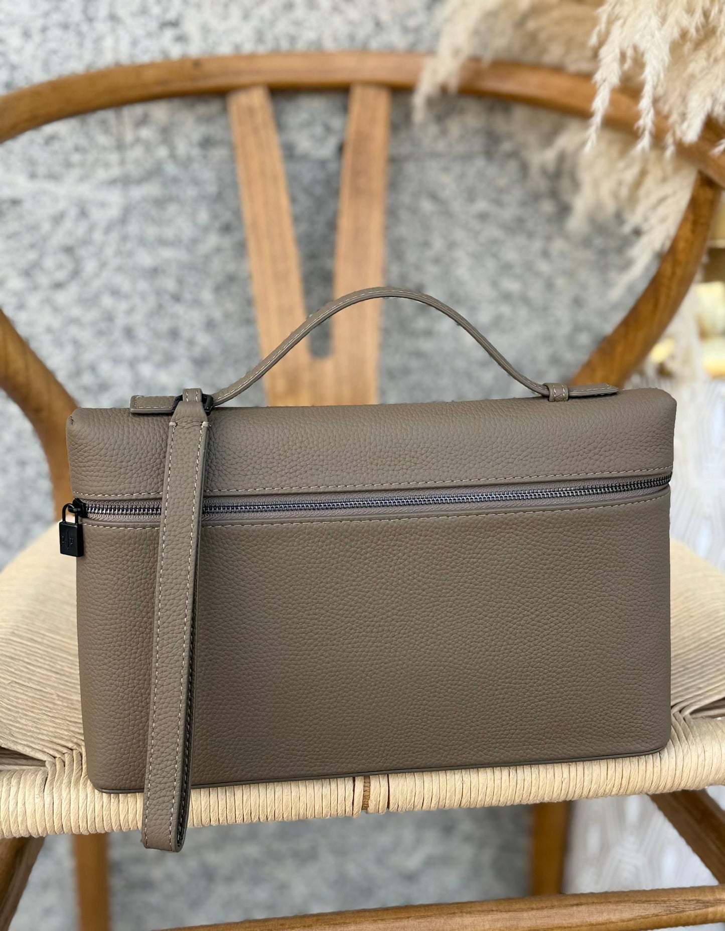New Collection✨✨✨
LORO PIANA Man Bag
29cm
390 dhs🪙🌨️
Top quality 
With box🎁

Zain167
♥️♥️♥️