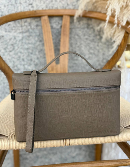 New Collection✨✨✨
LORO PIANA Man Bag
29cm
390 dhs🪙🌨️
Top quality 
With box🎁

Zain167
♥️♥️♥️