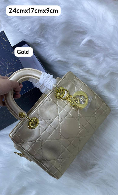 Dior

95 dhs✅

with box
🎁🎁🎁

Zain72
♥️♥️♥️
