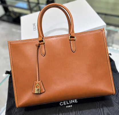 CELINE 

NEW CAME 

GOOD QUALITY 

100 dhs🇦🇪🇦🇪

Zain295
♥️♥️♥️