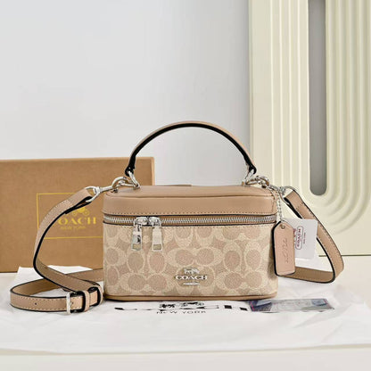 Coach
Coach
95 dhs🇦🇪🇦🇪
with box
size 19×6×11cm

Zain42
♥️♥️♥️