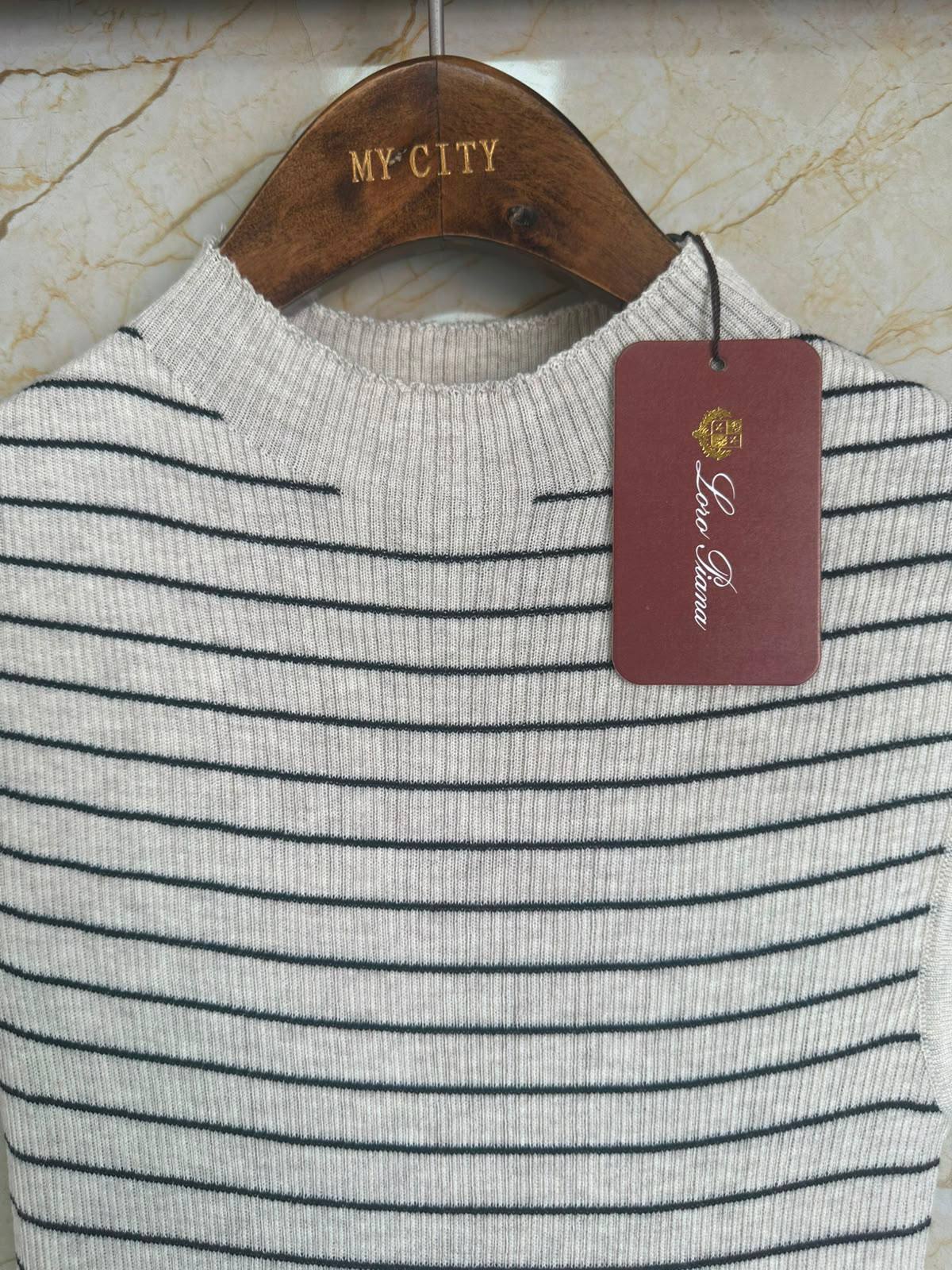 LORO PIANA
Women’s Cashmere Top 
Master Quality 
SML
300 dhs🇦🇪🇦🇪

Zain276
♥️♥️♥️