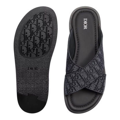 Dior Slippers
Size 40 to 46  
Good quality 
105 dhs✅

Zain79
♥️♥️♥️