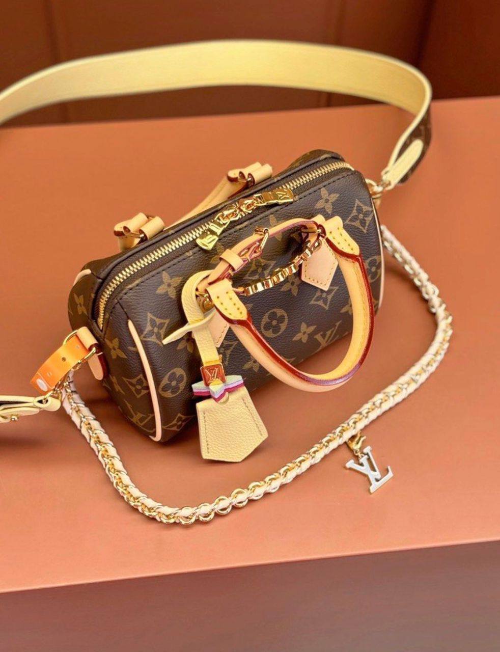 LV
115 dhs🇦🇪
Good-quality 

with box
🎁🎁🎁

Zain35
♥️♥️♥️
