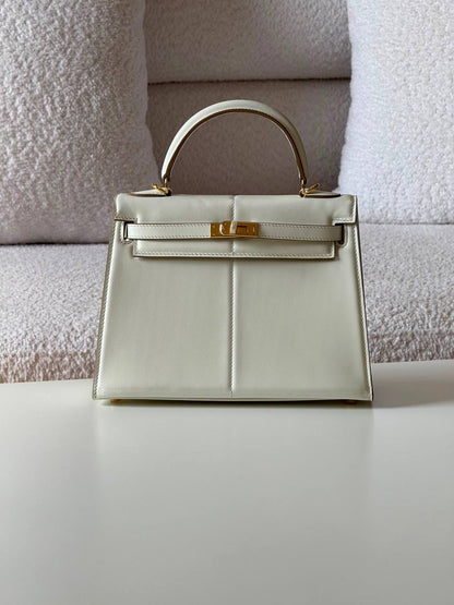 Hermes kelly 25cm💕master quality😍with box❤️offer😍
320 dhs💛

Zain52
♥️♥️♥️