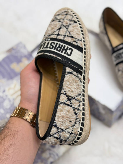 DIOR
💎 _*VIP QUALITY +A*_ 💎
Size 37 To 41
450 dhs✅

Zain292
♥️♥️♥️