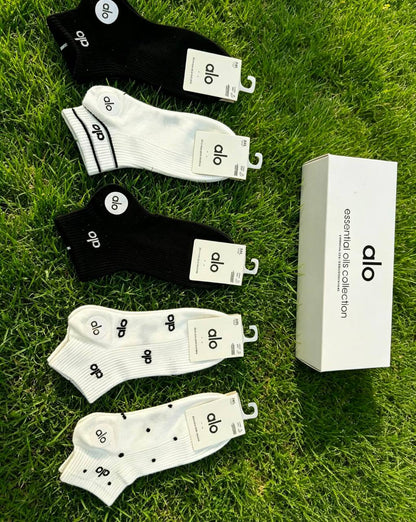 Socks 🧦*
good quality 💯
5 pieces 💥
With boxes 📦 
55 dhs✅

Zain216
♥️♥️♥️