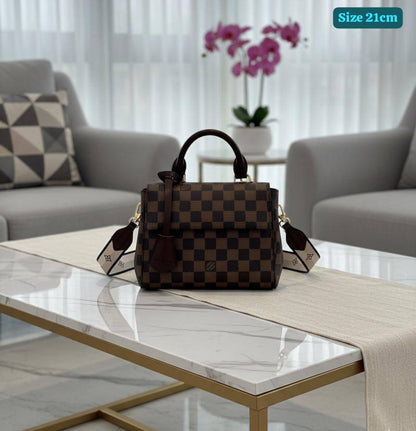 LV
Good quality 

with box 
115 dhs🇦🇪🇦🇪

Zain186
♥️♥️♥️