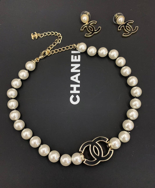 Chanel
130 dhs🪙🌨️ SET 
Necklace 
Earrings
With Good Box And Paper Bag
🎁🎁🎁

Zain89
♥️♥️♥️
