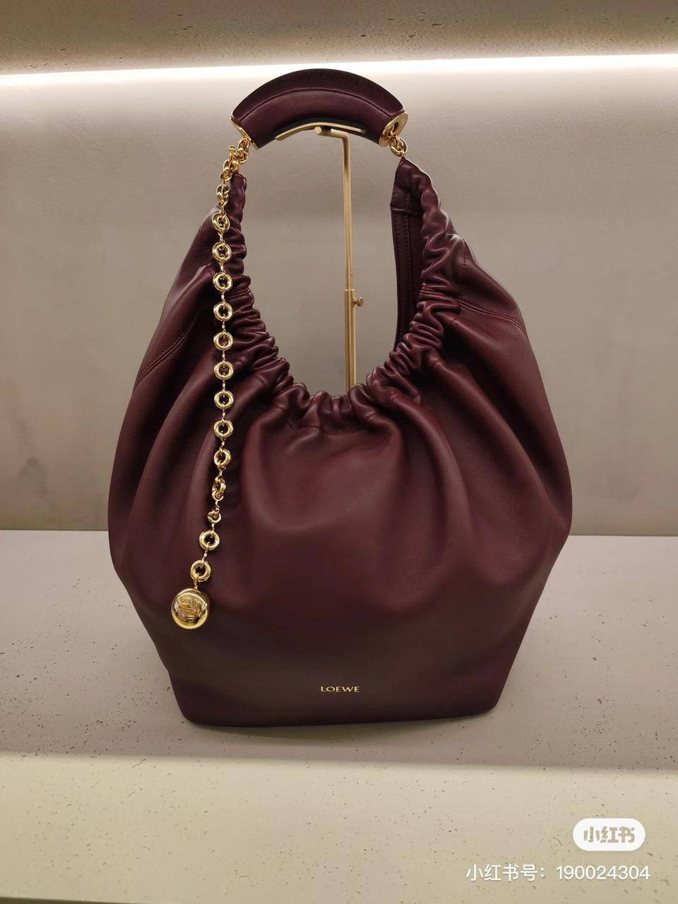 Loewe 💕💕 Master
Available colors🥰 
340 dhs❣️

Zain228
♥️♥️♥️