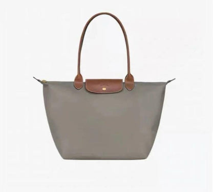Long Champ
46 cm
75 dhs❣️
Hander is leather

Zain17
♥️♥️♥️