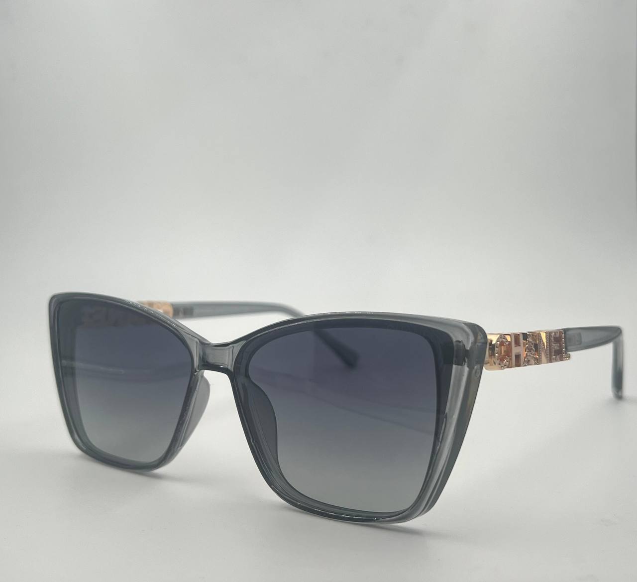 CHANEL
Sunglasses 🕶️ 
good quality 💯
With master box 🗃️ 
50 dhs🪙🌨️

Zain273
♥️♥️♥️
