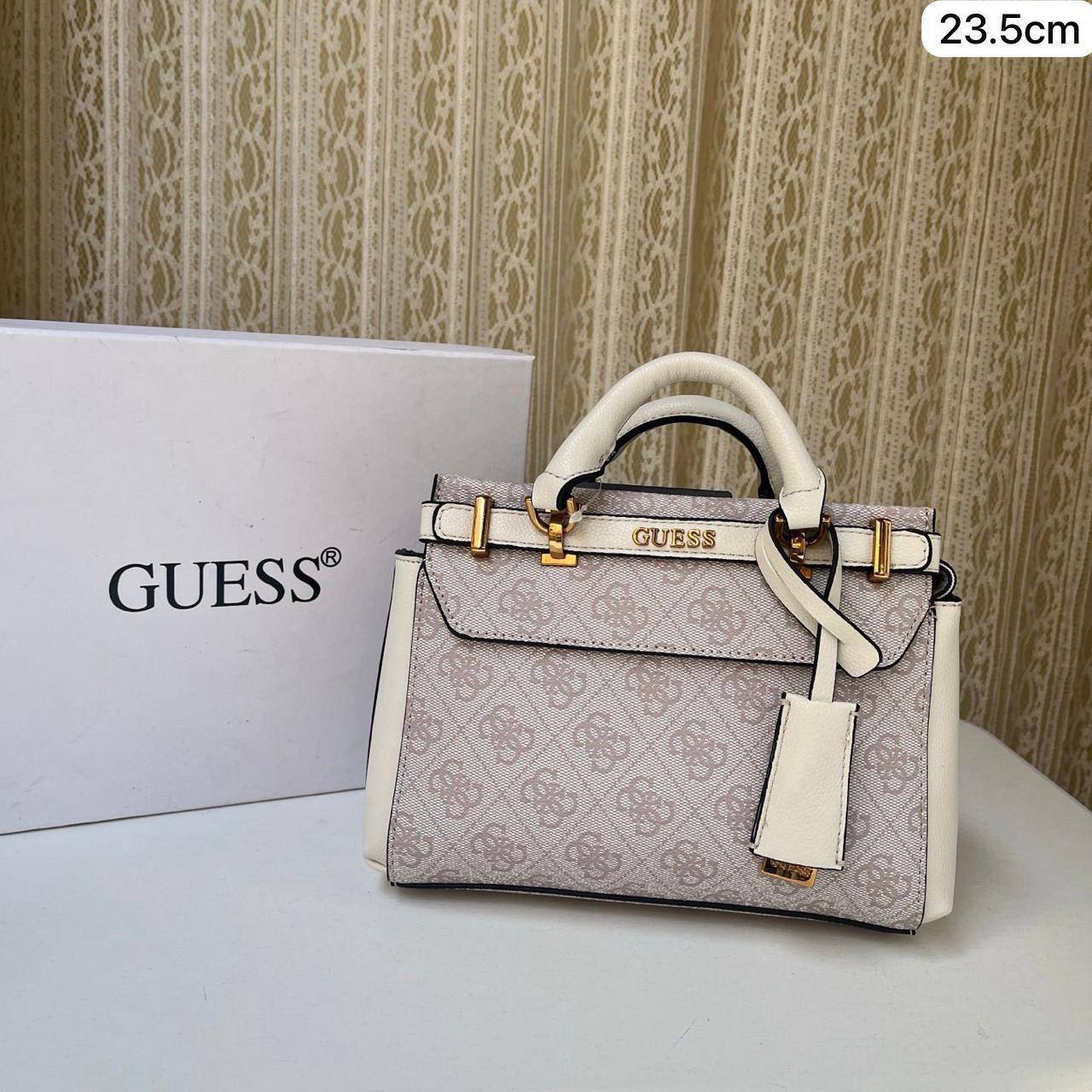 ❤️ Guess Handbag
1️⃣ First Quality ＋🎁
Size : 23 - 21 * 14 * 7 cm
80 dhs✅

with box🎁

Zain115
♥️♥️♥️