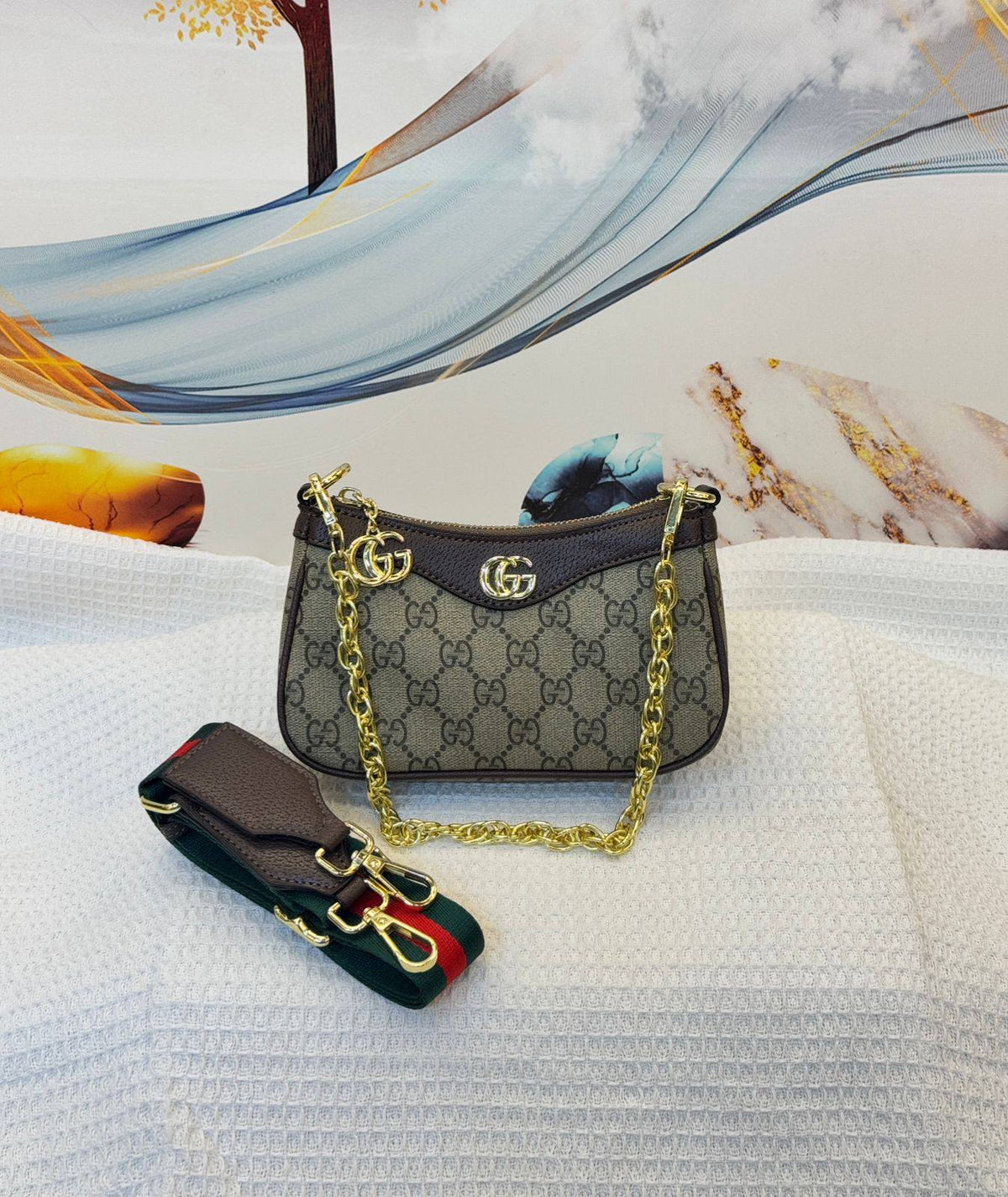 GUCCI

best quality 
with box

95 dhs🇦🇪🇦🇪

size19CM
Zain290
♥️♥️♥️