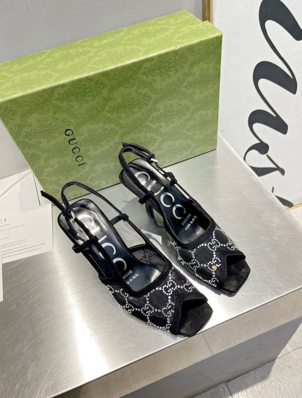 Gucci
Size 36-42 
120 dhs✅

Zain182
♥️♥️♥️