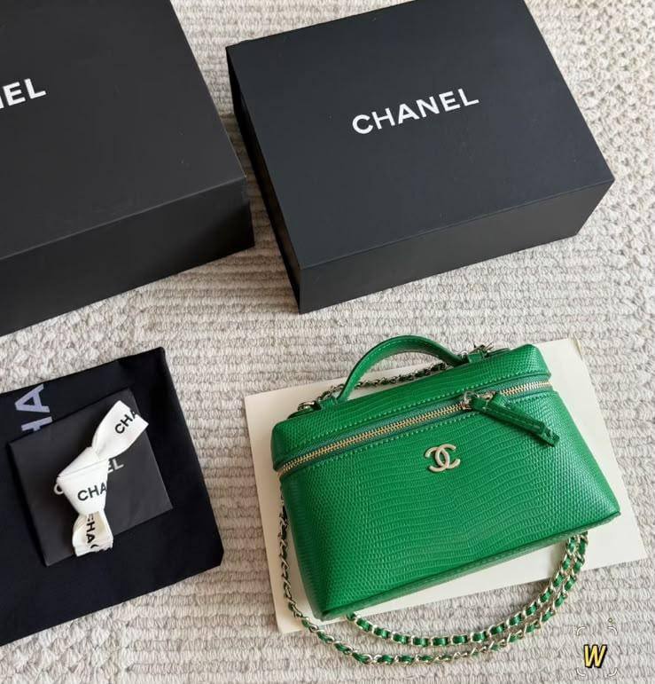 Chanel Calfskin Vanity

Master quality

19 cm 

with box

280 dhs🇦🇪🇦🇪


Zain95
♥️♥️♥️