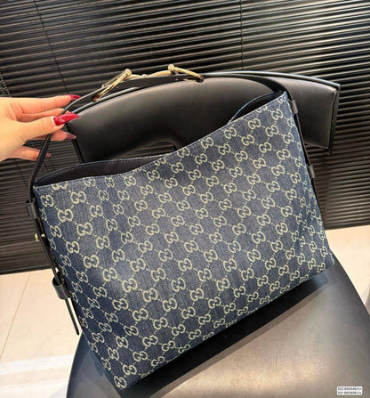 GUCCI 

COPY ONE 

RESTOCK 

BIG SIZE 160 DHS……
SMALL SIZE 155 DHS…..

Zain295
♥️♥️♥️