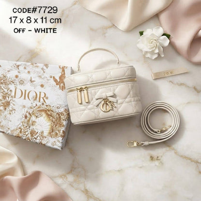 Dior
ᴠᴀɴɪᴛʏ ᴄᴀsᴇ ᴛᴏᴘ ʜᴀɴᴅʟᴇ
ʙᴏᴡ ᴅᴇsɪɢɴ ɪɴ ᴄʜᴀʀᴍs ʟᴏɢᴏ
ᴄᴀɴɴᴀɢᴇ ʟᴀᴍʙsᴋɪɴ ʟᴇᴀᴛʜᴇʀ
ɢᴏʟᴅ ʜᴀʀᴅᴡᴀʀᴇ
ᴡɪᴛʜ ʟᴏɴɢ ʙᴇʟᴛ sᴛʀᴀᴘ
sɪᴢᴇ : 17 cm
ᴡɪᴛʜ BOX

80 dhs✅

Zain31
♥️♥️♥️