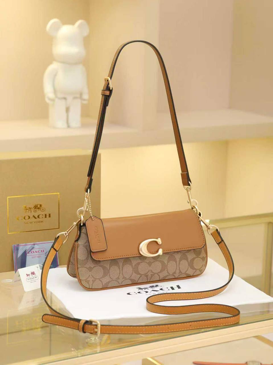 Coach
95 dhs✅
with box

Zain235
♥️♥️♥️