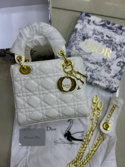 🌟 Lady  Dior 
1️⃣ First Quality +🎁
Size: 20 * 8 * 17 cm
105 dhs🪙🌨️
with Box🎁

Zain115
♥️♥️♥️