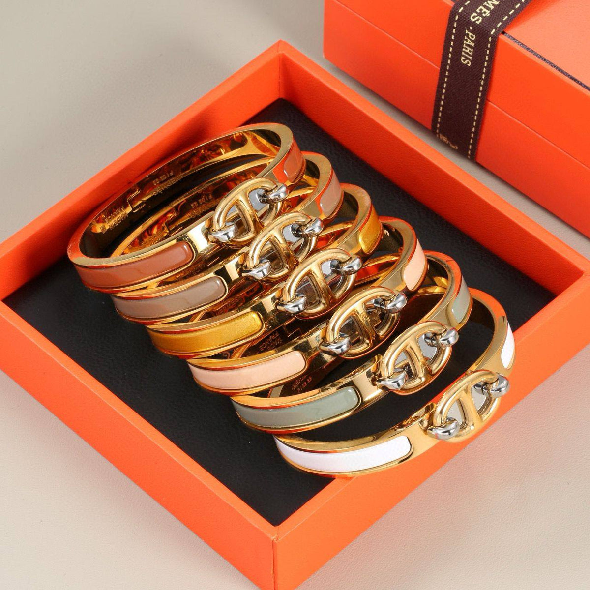 MASTER BANGLE
75 dhs🇦🇪🇦🇪

WITH BOX AND PAPER BAG🛍️🎁

Zain89
♥️♥️♥️