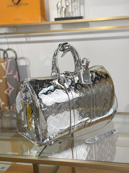 LV
*Travel Bag*
*50CM*
*Master Quality*
650 dhs✅

Zain179
♥️♥️♥️