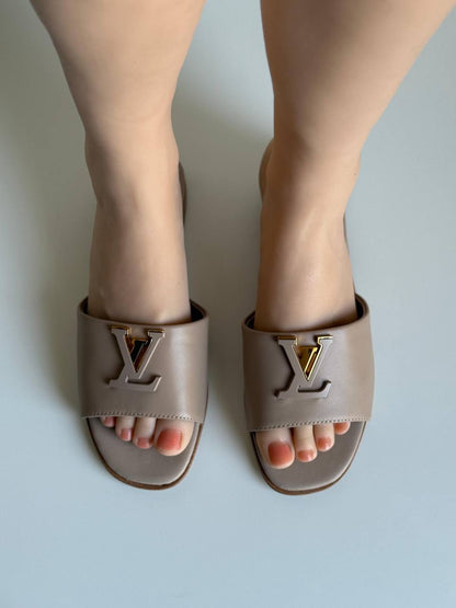 LV
AA Quality
𝗦𝗶𝘇𝗲 𝟯𝟲 𝘁𝗼 𝟰1 
450 dhs✅

Zain288
♥️♥️♥️