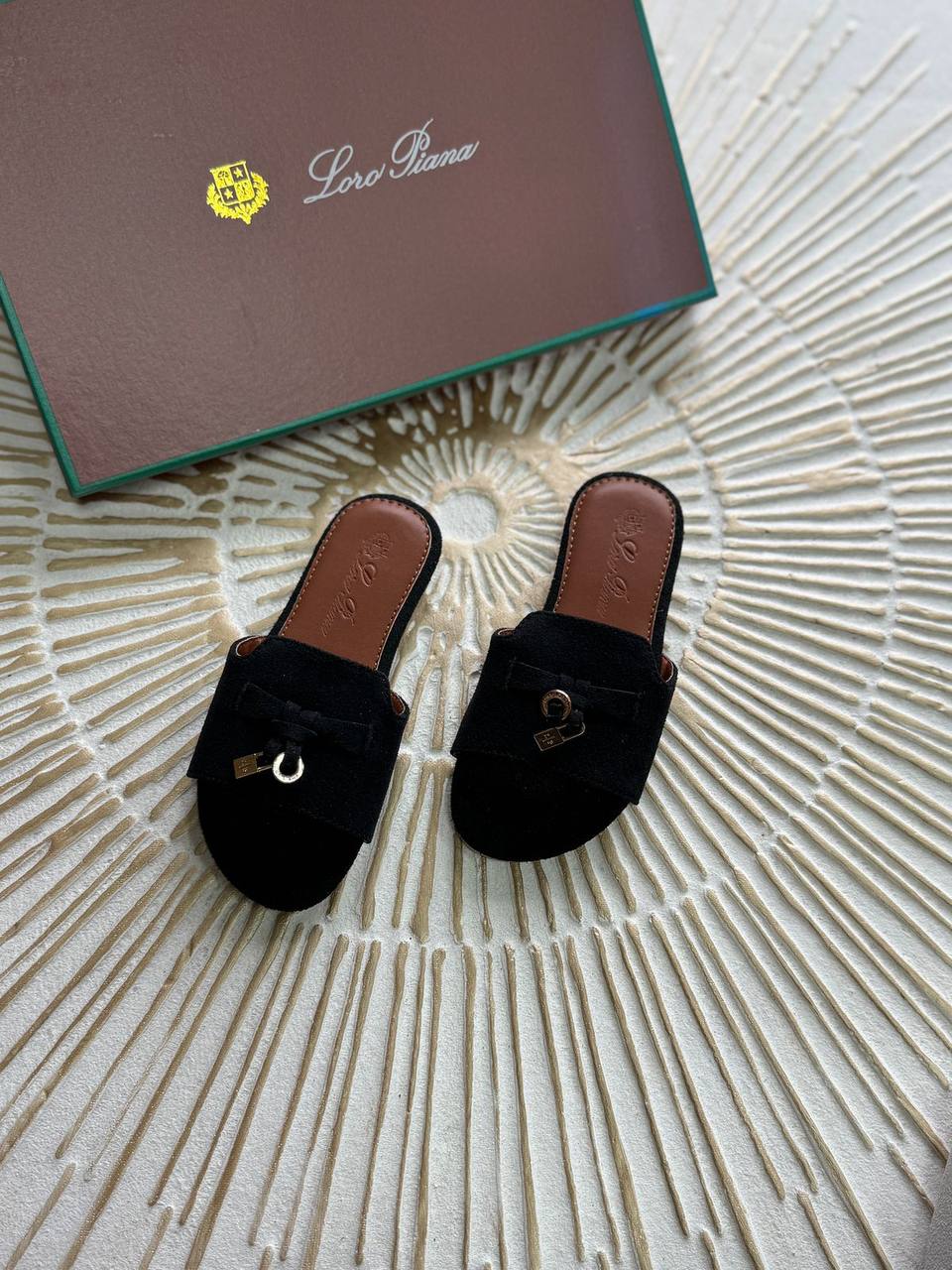 Loro Piana
 Super master quality 😍
Size:26To 37
240 dhs🌺

Zain261
♥️♥️♥️