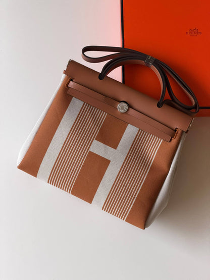 Hermes
Super AAA + Quality 💯

 With original packing🎁🎁
 SIZE:36and42
 Available now 

630 dhs🇦🇪🇦🇪

Zain52
♥️♥️♥️