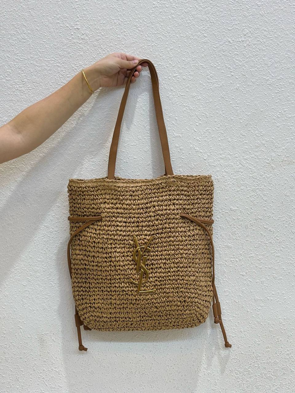 YSL
SIZE  ………38CM🥰
90 dhs🇦🇪

Zain244
♥️♥️♥️