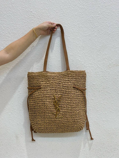YSL
SIZE  ………38CM🥰
90 dhs🇦🇪

Zain244
♥️♥️♥️