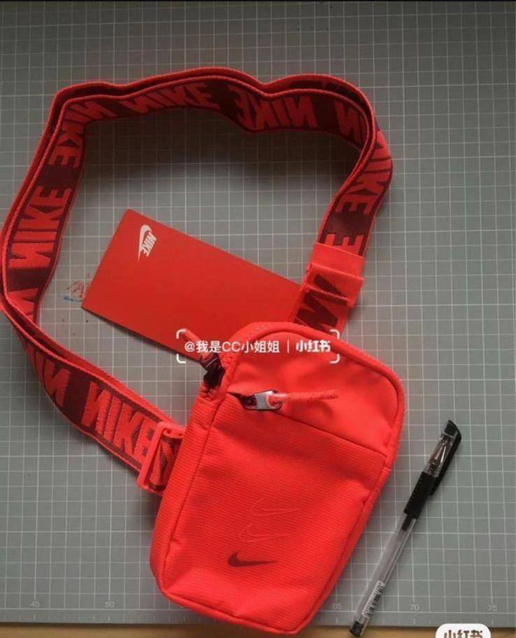 Nike
Phone bag 
20 dhs🪙🌨️

Zain17
♥️♥️♥️