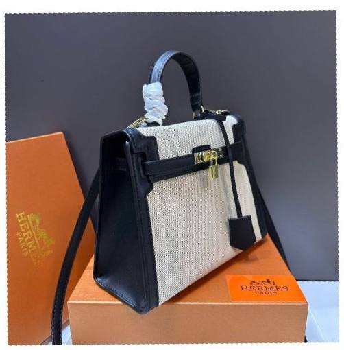 HERMES 

NEW CAME 
GOOD QUALITY 
WITH BOX 
100 dhs🇦🇪🇦🇪

Zain39
♥️♥️♥️