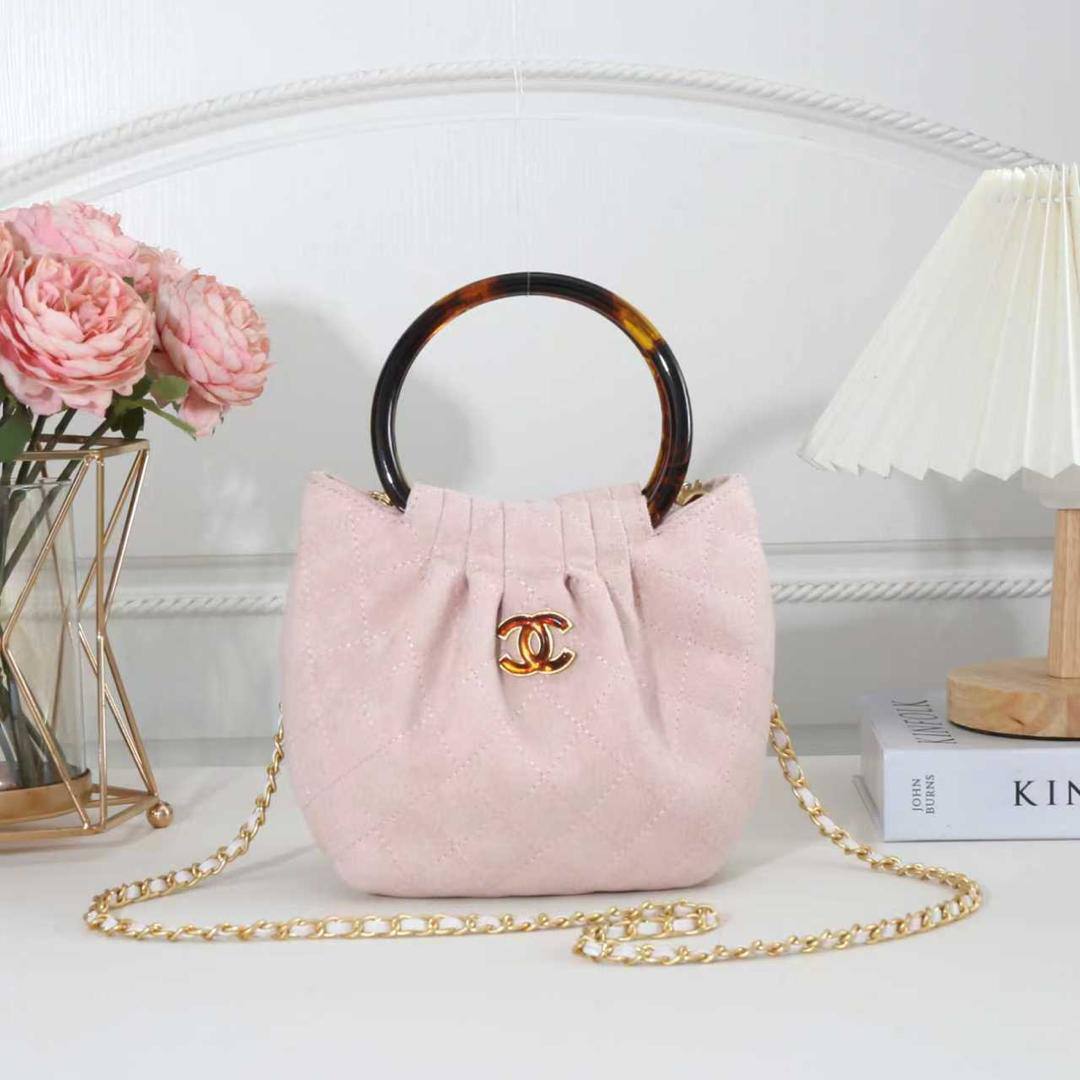 Chanel

120 dhs🇦🇪 

each with box

Zain29
♥️♥️♥️