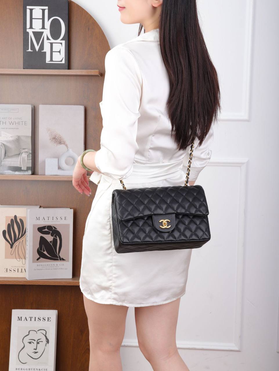 Chanel 

100 dhs✅

with box🎁🎁🎁

size 26×8×16cm

Zain42
♥️♥️♥️