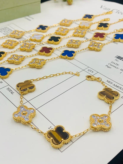 VCA BRACELET
WITH STONES
MASTER QUALITY✨💫
70 DHS🇦🇪🇦🇪
 WITH BOX AND PAPER BAG🛍️🎁

Zain89
♥️♥️♥️