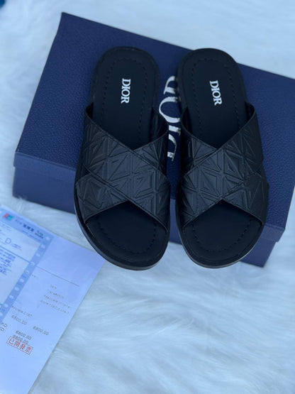 Dior Slipper
Size:39 to 45
110 dhs🪙🖤

Zain241
♥️♥️♥️