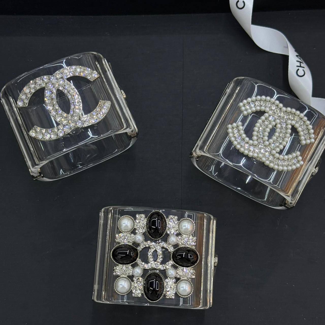 CHANEL🔥*
Bangle 🍁

Super master quality 💯

With boxes 🗃️ 
🎁🎁🎁

140 dhs🪙🌨️

Zain216
♥️♥️♥️