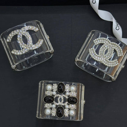 CHANEL🔥*
Bangle 🍁

Super master quality 💯

With boxes 🗃️ 
🎁🎁🎁

140 dhs🪙🌨️

Zain216
♥️♥️♥️