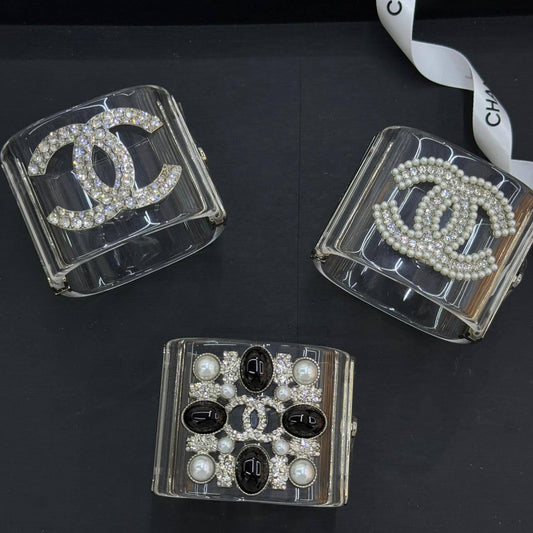 CHANEL🔥*
Bangle 🍁

Super master quality 💯

With boxes 🗃️ 
🎁🎁🎁

140 dhs🪙🌨️

Zain216
♥️♥️♥️